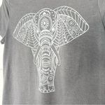 Zoe & Liv Gray Geometric Elephant Casual T-Shirt Size Medium Photo 2