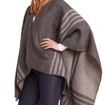 BB Dakota poncho Photo 1