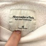 Abercrombie & Fitch  White Chicago Bulls Crewneck Sweatshirt XS Basketball GUC‎ Photo 2