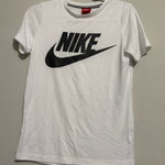 Nike White Tee/T-shirt (XS) Photo 0