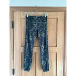 Vuori  Stride 7/8 Pocket Leggings in Oregano Green Camo Women’s size Small​ Photo 9