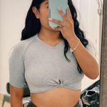 Gray athletic top Photo 0