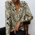 Babaton Aritizia Animal Print Long Sleeve V-neck Blouse Size Small Photo 2