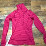 Lululemon  Think Fast Pullover in Stripe Deepest Cranberry Size 6 Sweater Stretch Photo 8