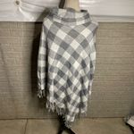 The Limited  Womens Gray Buffalo Plaid Fringe Hem Cowl‎ Neck Poncho Size M/L Photo 3
