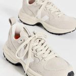 VEJA NWOB  Venturi VC Sneakers in Natural/White Photo 0