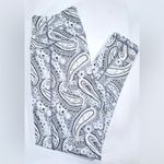 Vera Bradley NWT  Leggings in Citrus Paisley Gray. Women’s size L (12-14). Photo 3