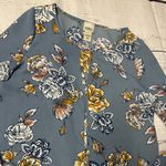 Daytrip  faux button front, keyhole, small top Photo 2