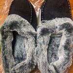 NWT faux fur lined bedroom slippers size 7/8 Black Photo 0