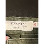 Torrid Women’s Shorts Size 26 Olive Green Casual Stretch Mid-Rise Photo 5