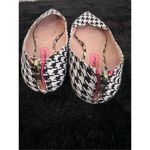 Betsey Johnson  LilliannHoundstooth Black & White w/ Pink Sole 8 flats Photo 2