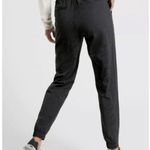 Athleta  Brooklyn Textured Jogger Size 4 Black Travel Comfy Versatile Women's Photo 2