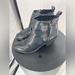 Forever 21  black‎ bootie size 6 1/2 Photo 2