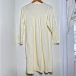 Vanity Fair Vintage  House Coat Snap Front Women’s Large Pale Yellow Embroidery Photo 4