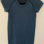 Lululemon Blue Short Sleeve Tight Athletic Top Women’s Size Unknown Photo 0