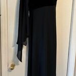 Elegant floor length gown with scarf Black Size 8 Photo 0