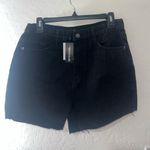 Pretty Little Thing  black shorts  Photo 0