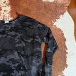 Avia  crewneck sweatshirt light weight  size large best fits medium Photo 1