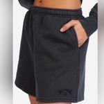 Billabong NWT Surf Classic 5 Shorts Size Large Photo 0