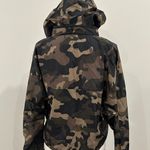 Love Tree Cropped Camo Windbreaker Photo 3