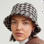 H&M Women’s  Houndstooth Print Black & White Bucket Hat Size Medium Photo 0