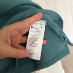 FIGS  Catarina One-Pocket Scrub Top Teal V-Neck Women's Short Sleeve Photo 2