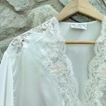 Vintage Kimono Sleeve White Satin Embroidered & Lace Detail Robe Size L Photo 2