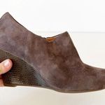 Clarks  Artisan Taupe Suede Wedge Bootie‎ Women’s Size 9 Dark Gray Tan Leather Photo 1
