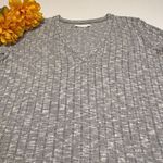 Abercrombie & Fitch Ambercrombie & Fitch Women's Gray V Neck Long Sleeve Ribbed Top Sweater, Size M Photo 2