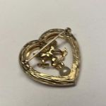 Pretty Brooch Pin Vintage Gold Tone Cupid In A Heart Faux Pearl Photo 8