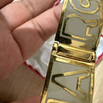 MARC‎ BY MARC JACOBS CREAM ENAMEL GOLD TONED METAL LOGO BANGLE BRACELET 7.5” Photo 6
