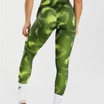 Gymshark POWER REGULAR LEGGINGS Moss Olive Print size small - like new MSRP
$85 Photo 1