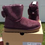 UGG Star girl Bow Mini Photo 0