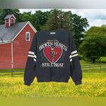 Daydreamer Lainey Wilson Broken Hearts Still Beat pullover sweatshirt - M - RARE Photo 3