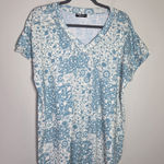 Heimish USA Blue and Cream Floral V Photo 0