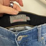 Torrid  Bombshell High-Rise Straight Jean Blue Jeans Premium Stretch 14R regular Photo 3