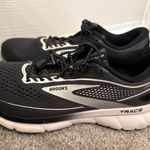 Brooks Women's   Trace 2 in Black & White Running Walking Athletic Sneaker, sz 10 Photo 6