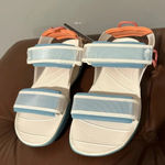 The North Face NWT Womens Skeena Sport Sandal Gardenia White/ Dusty Coral Size 7 Photo 3