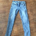 American Eagle 00 short light wash distressed skinny jeans Photo 0