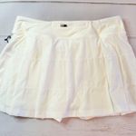 FILA NWT - - Women’s White Woven Pleated Skort - Size Medium. Photo 6
