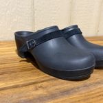 Crocs Womens Black Comfort Clog Shoes Size 9 Heel Strap Buckle Photo 0