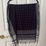Black and White Checkered Scarf Photo 0
