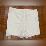 D. Jeans  Classic White Shorts Photo 8