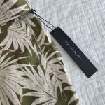 Tahari  NWT Linen Palms High Rise Shorts L Photo 5