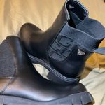 Guess Women  chelsea boots size 5 1/2 Photo 4