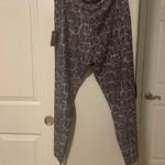 Onzie  Gray Snakeskin Crop Leggings Photo 5