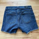 Kut From The Kloth Gidget Mid Rise Fray Denim Shorts, NWOT, Size 0 Photo 6
