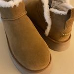 Koolaburra by Ugg women suede platform koola short mini boots size 10 Brown Photo 2