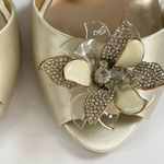 Badgley Mischka Randall Vanilla Satin Crystal Embellished Bridal Shoes Size 7 M Photo 1