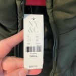 NWT Olive green NY & Co puffer jacket S Army green puffy jacket New York & Co, Photo 2